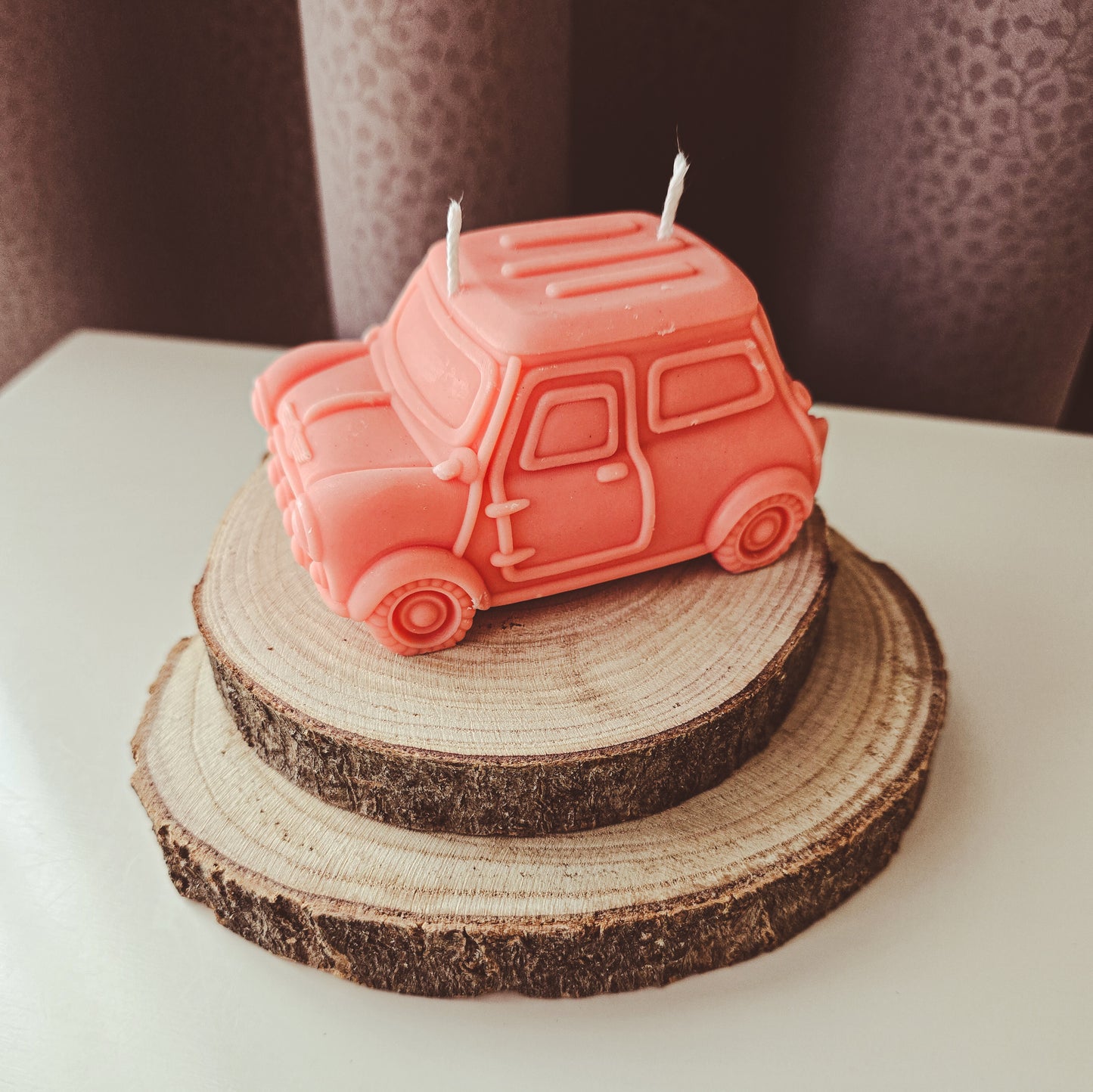 Rankų darbo sojų žvakė "Retro mašina"