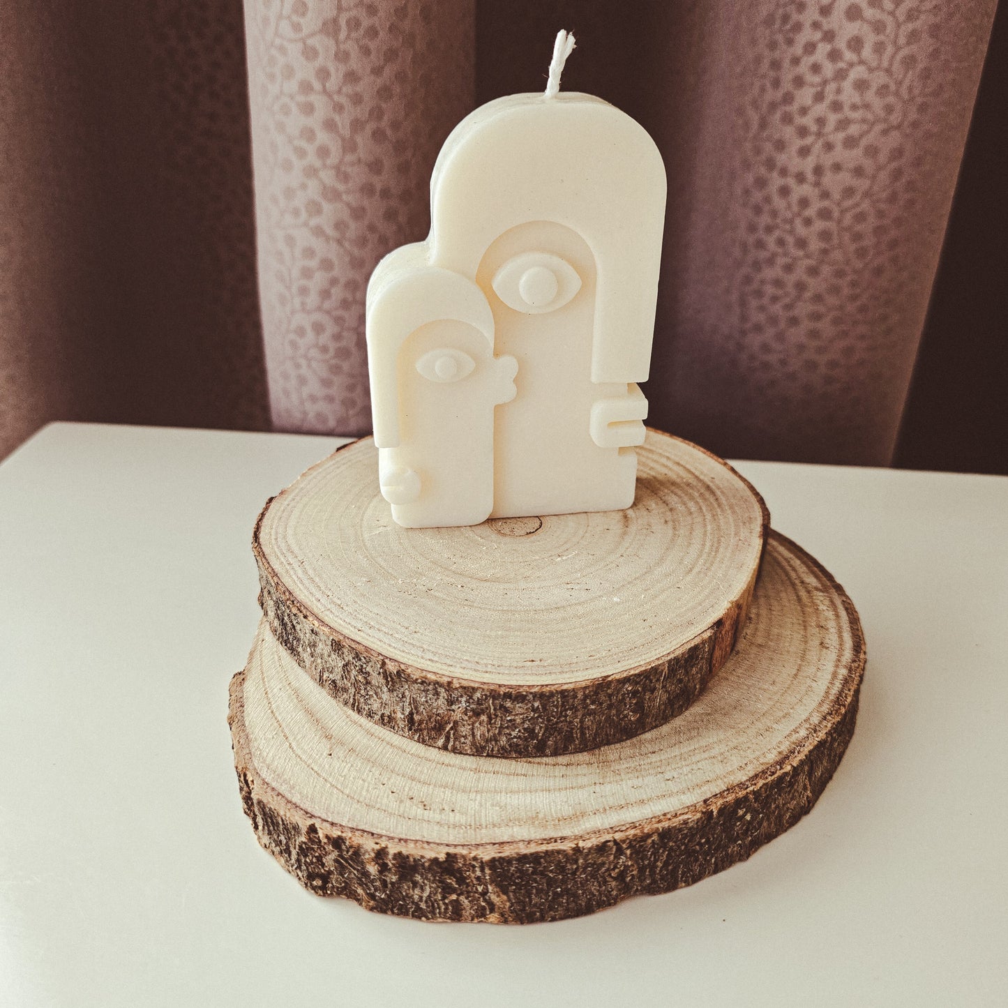 Rankų darbo sojų vaško žvakė "Dvigubas Veidas"