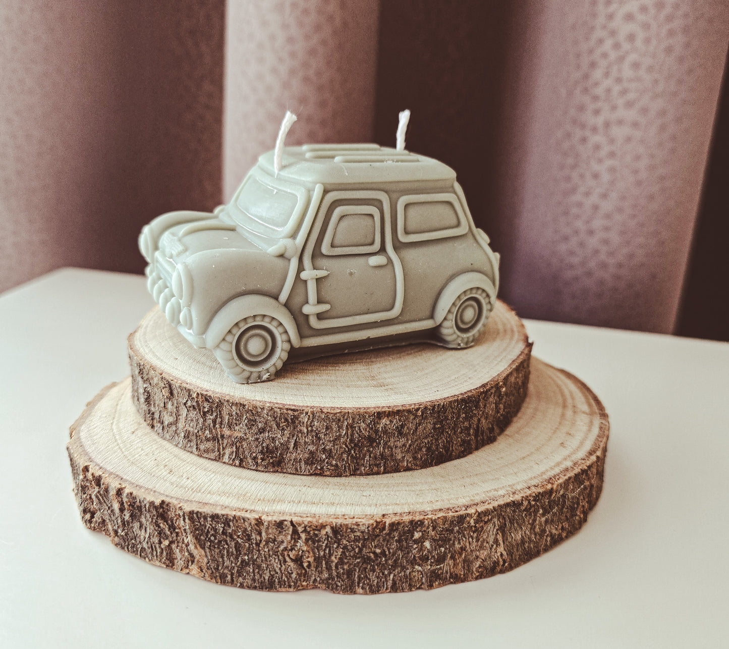 Rankų darbo sojų žvakė "Retro mašina"